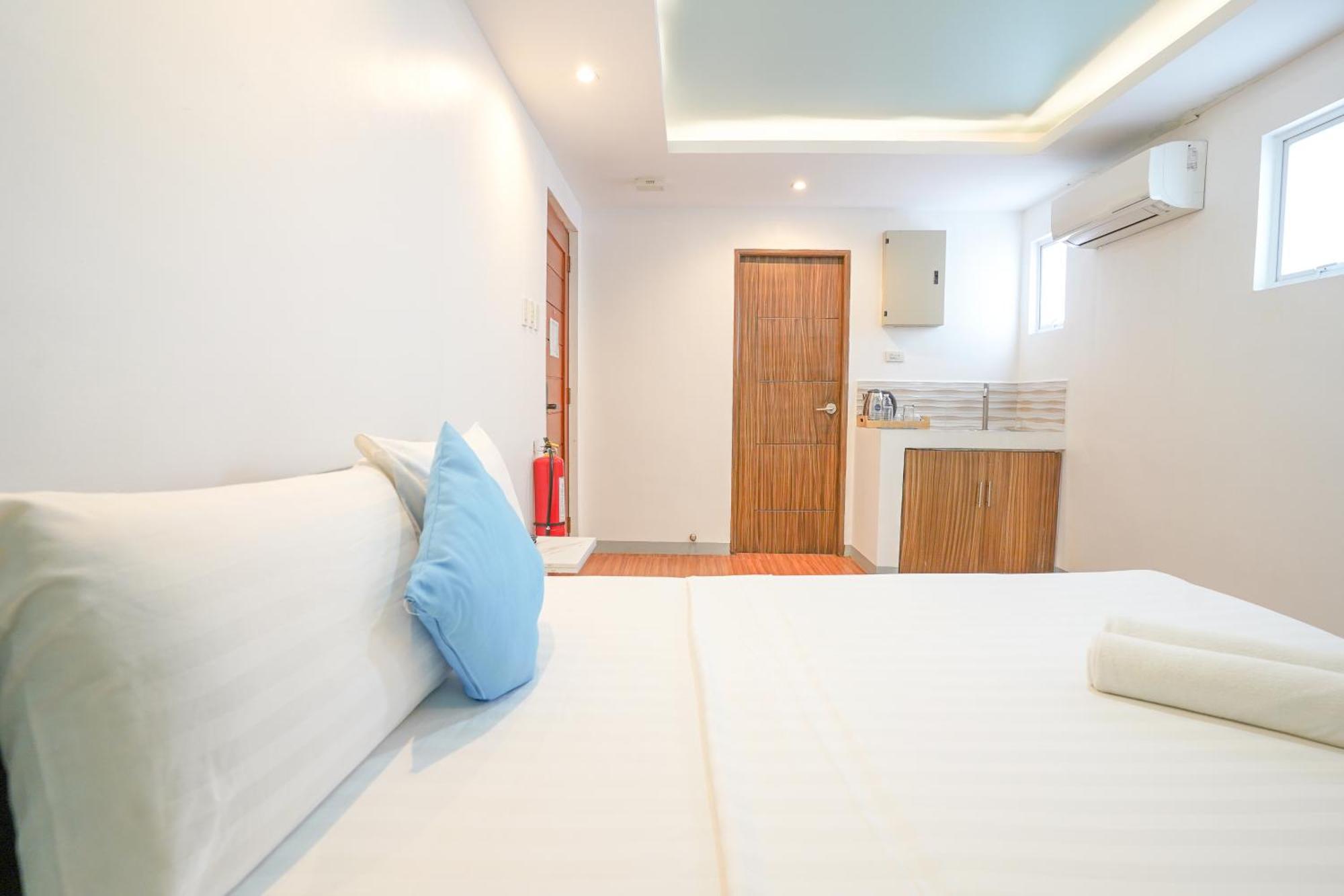 Arzo Hotel Makati Premier Makati City Bagian luar foto